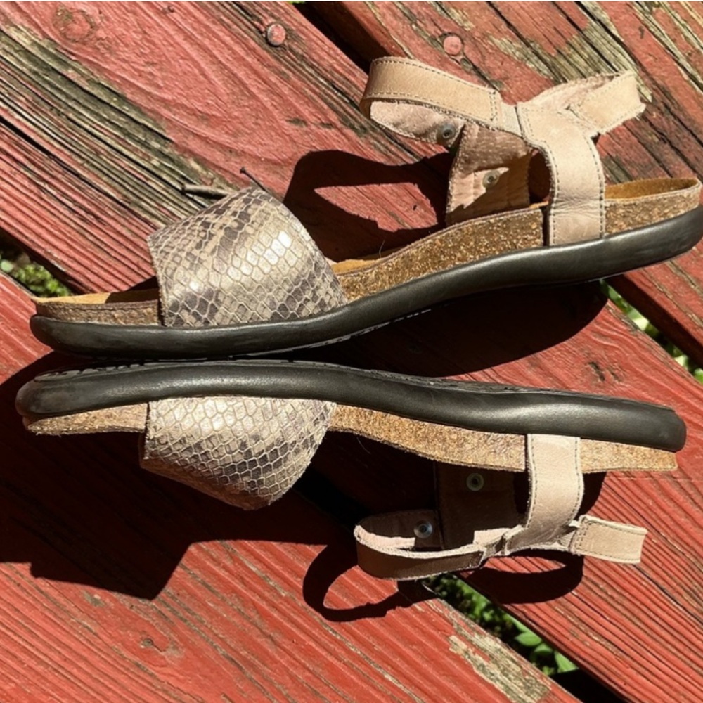 NAOT Women’s Leather Sandals Snake Print Comfort Size 41 US 10 Arch Support - Picture 7 of 16